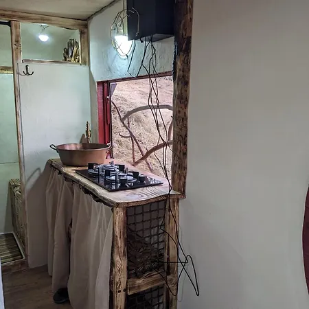 La Maison De Hobbit * Lafarre (Haute-Loire)